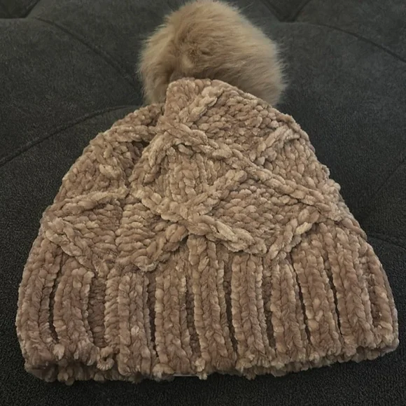 Vera Bradley hat with Pom Pom nwot - Picture 2 of 2